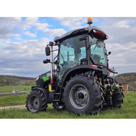 Трактор TERRAFENG 604XL зелений із шумоізольованою кабіною та кондиціонером, євронавіска на гаках, серга